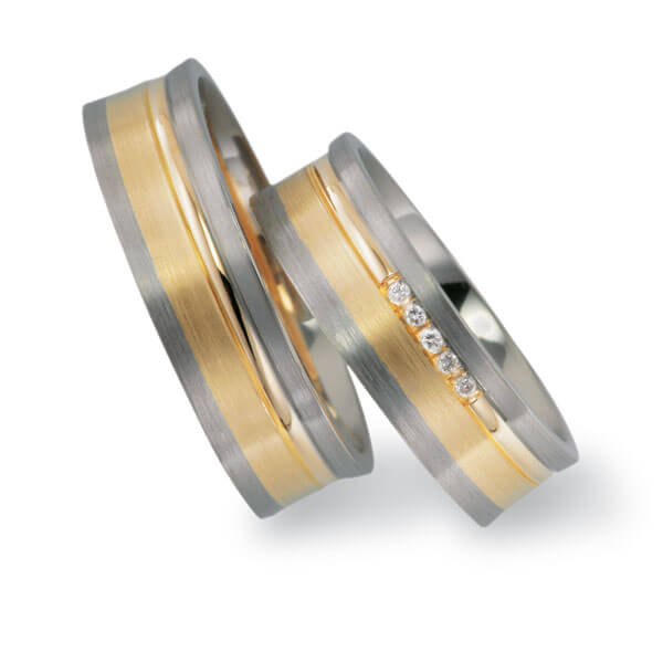 Set Bicolor trouwringen in grijsgoud 14 kt. geelgoud 14 kt. met in totaal 0,025 ct. Briljant tw,vs van acredo