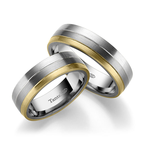 Set Bicolor trouwringen in inside Tantalum , outside geelgoud 14 kt. Tantalum witgoud 14 kt. 