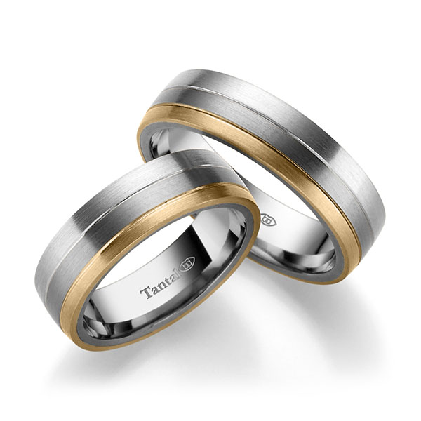 Set Bicolor trouwringen in inside Tantalum , outside roségoud 14 kt. Tantalum witgoud 14 kt. 