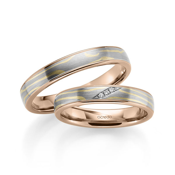 Set Bicolor trouwringen in Mokume Gane groengoud, grijsgoud 14 kt. Basis-Ring roodgoud 14 kt. met in totaal 0,015 ct. Briljant tw,vs van acredo