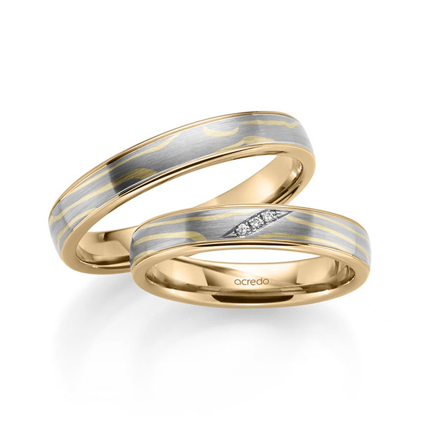 Set Bicolor trouwringen in Mokume Gane groengoud, grijsgoud 14 kt. Basis-Ring roségoud 14 kt. met in totaal 0,015 ct. Briljant tw,vs van acredo