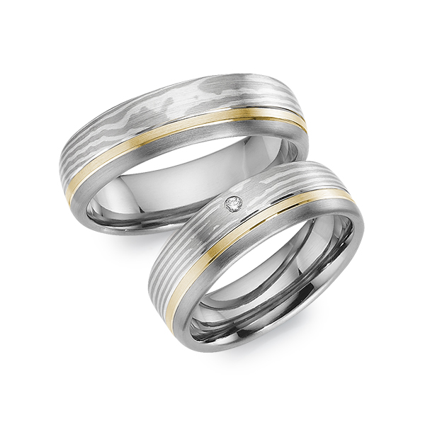 Set Bicolor trouwringen in Mokume Gane silver 925 palladium 500 geelgoud 14 kt. Tantalum met in totaal 0,02 ct. Briljant tw/si 