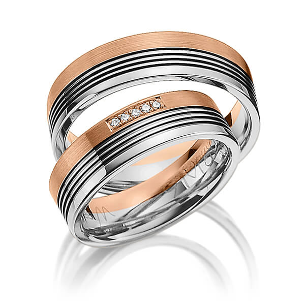 Set Bicolor trouwringen in roodgoud 14 kt. 600 Platinahoudend metaal (60%) met in totaal 0,035 ct. Briljant tw,vs van Merii