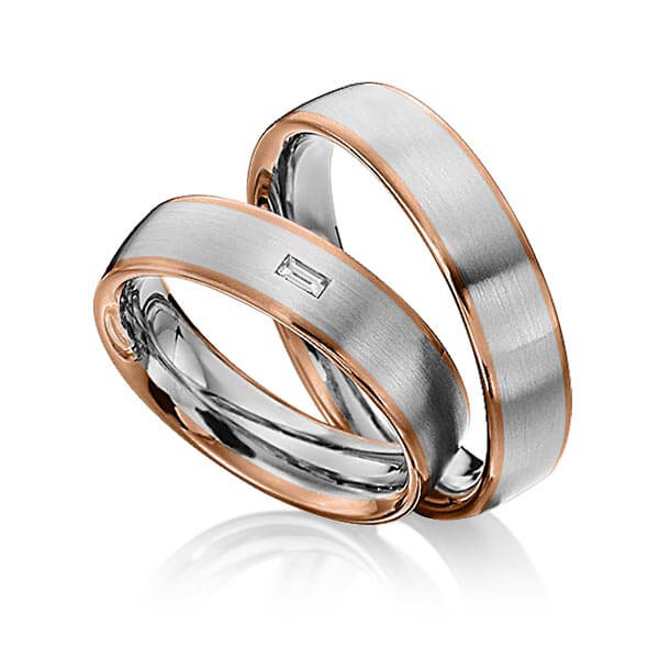 Set Bicolor trouwringen in roodgoud 14 kt. dark grey gold 14 kt. met in totaal 0,06 ct. Baguette-Diamant tw,vs van Eternal Touch
