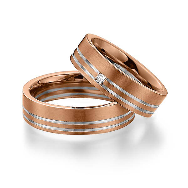 Set Bicolor trouwringen in roodgoud 14 kt. dark grey gold 14 kt. met in totaal 0,06 ct. Princess-Diamant tw/si van Eternal Touch