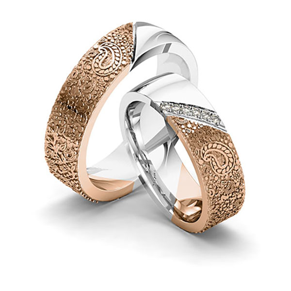 Set Bicolor trouwringen in roodgoud 14 kt. witgoud 14 kt. Laser Structuur met in totaal 0,06 ct. Briljant tw/si van Eternal Touch