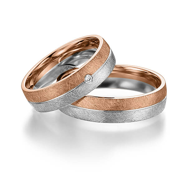 Set Bicolor trouwringen in roodgoud 14 kt. witgoud 14 kt. met in totaal 0,015 ct. Briljant tw,vs van acredo