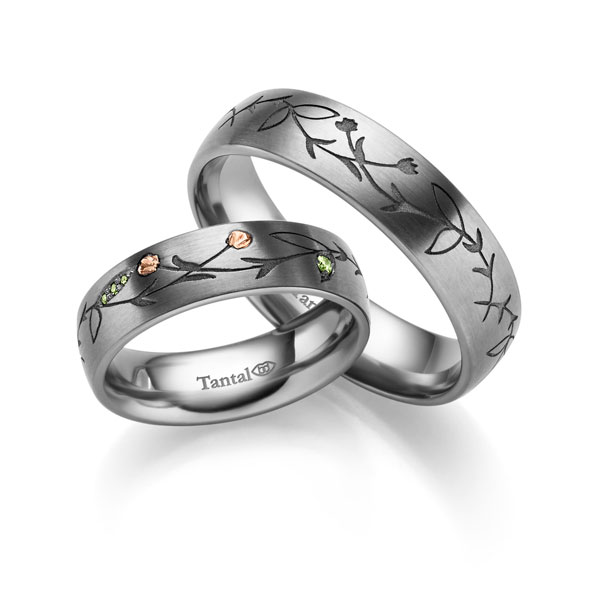 Set Bicolor trouwringen in Tantalum roodgoud 14 kt. met in totaal 0,06 ct. Briljant Apple Green 