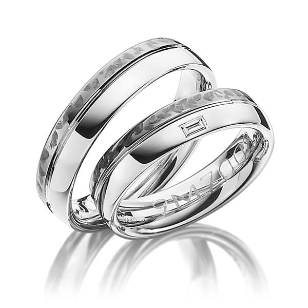 Set Bicolor trouwringen in wit 9 kt. goudhoudend metaal (37,5%) palladium 14 kt. met in totaal 0,05 ct. Baguette-Diamant tw,vs van Merii