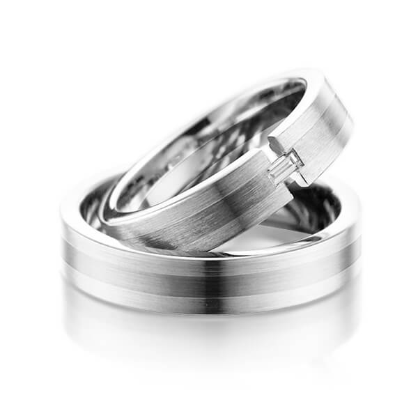 Set Bicolor trouwringen in witgoud 14 kt. dark grey gold 14 kt. met in totaal 0,05 ct. Baguette-Diamant tw,vs van Eternal Touch