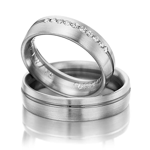 Set Bicolor trouwringen in witgoud 14 kt. dark grey gold 14 kt. met in totaal 0,15 ct. Briljant tw/si van Steinberg - Q-1202-13 Set Bicolor trouwringen in witgoud 14 kt. dark grey gold 14 kt. met in totaal 0,15 ct. Briljant tw/si van Steinberg - Q-1202-13