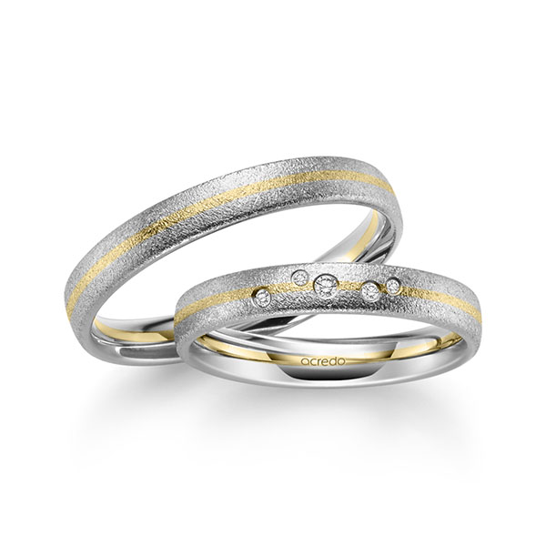 Set Bicolor trouwringen in witgoud 14 kt. geelgoud 14 kt. met in totaal 0,045 ct. Briljant tw/si van acredo