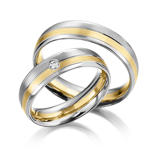 Set Bicolor trouwringen in witgoud 14 kt. geelgoud 14 kt. met in totaal 0,05 ct. Briljant tw/si van acredo