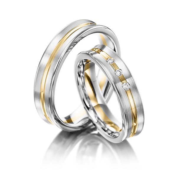 Set Bicolor trouwringen in witgoud 14 kt. geelgoud 14 kt. met in totaal 0,06 ct. Briljant tw,vs van acredo