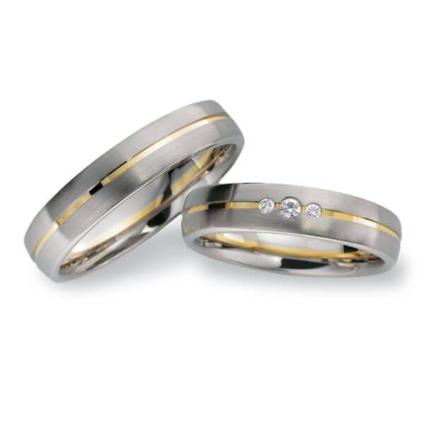 Set Bicolor trouwringen in witgoud 14 kt. geelgoud 14 kt. met in totaal 0,06 ct. Briljant tw/si tw,vs van acredo
