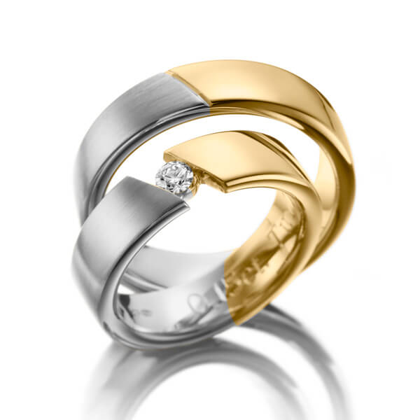 Set Bicolor trouwringen in witgoud 14 kt. geelgoud 14 kt. met in totaal 0,15 ct. Briljant tw/si van Eternal Touch