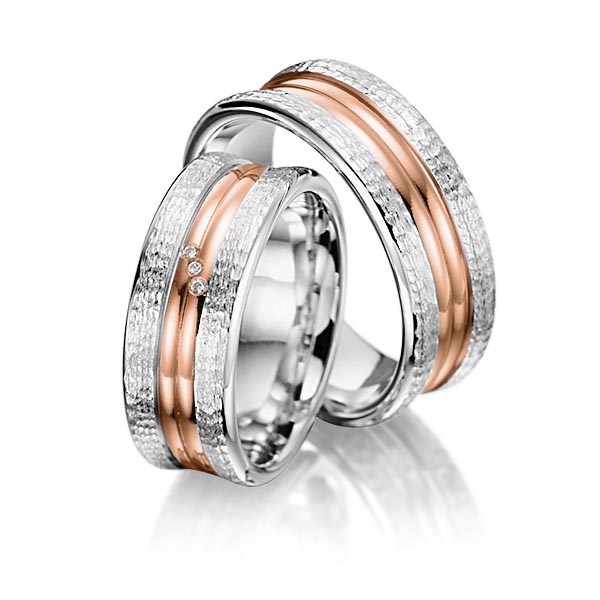 Set Bicolor trouwringen in witgoud 14 kt. roodgoud 14 kt. hamerslag, met in totaal 0,015 ct. Briljant tw/si van Merii