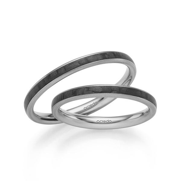 Set Carbon trouwringen in dark grey gold 14 kt. met Carbon indentation van acredo