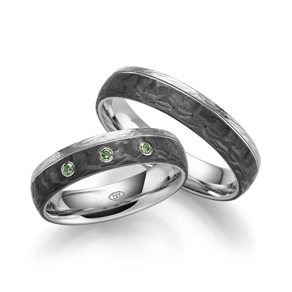Set Carbon trouwringen in edelstaal met in totaal 0,06 ct. Briljant Apple Green van Eternal Touch