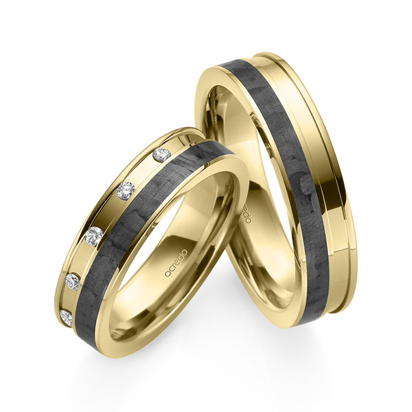 Set Carbon trouwringen in geelgoud 14 kt. geelgoud 14 kt. met Carbon indentation met in totaal 0,1 ct. Briljant tw/si van acredo
