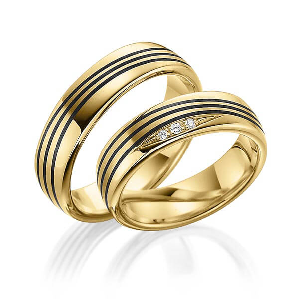 Set Carbon trouwringen in geelgoud 14 kt. met in totaal 0,035 ct. Briljant tw/si van Eternal Touch