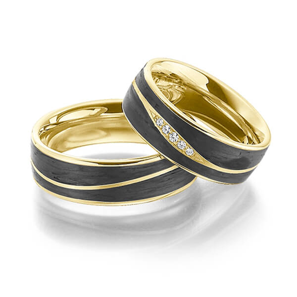 Set Carbon trouwringen in geelgoud 18 kt. geelgoud 18 kt. met Carbon indentation met in totaal 0,045 ct. Briljant tw/si van Eternal Touch - Y-1349-1 Set Carbon trouwringen in geelgoud 18 kt. geelgoud 18 kt. met Carbon indentation met in totaal 0,045 ct. Briljant tw/si van Eternal Touch - Y-1349-1