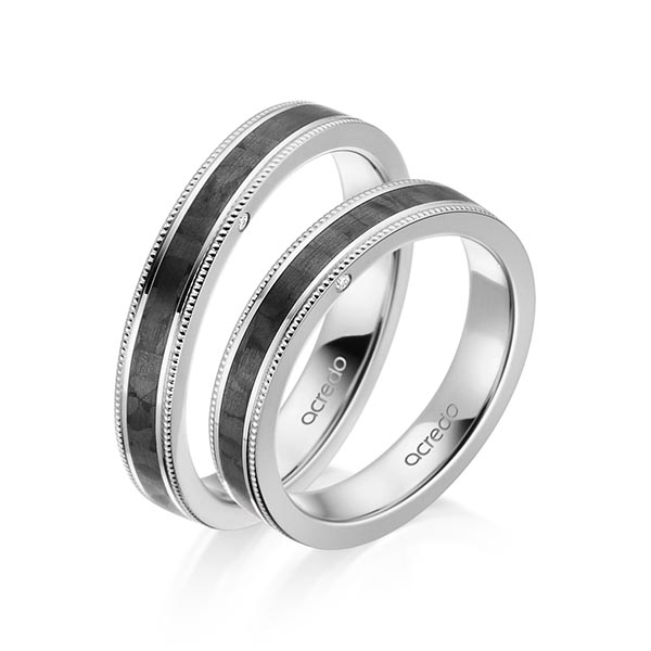 Set Carbon trouwringen in grijsgoud 14 kt. met in totaal 0,01 ct. Briljant tw/si van acredo