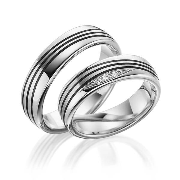 Set Carbon trouwringen in grijsgoud 14 kt. met in totaal 0,035 ct. Briljant tw/si van Eternal Touch