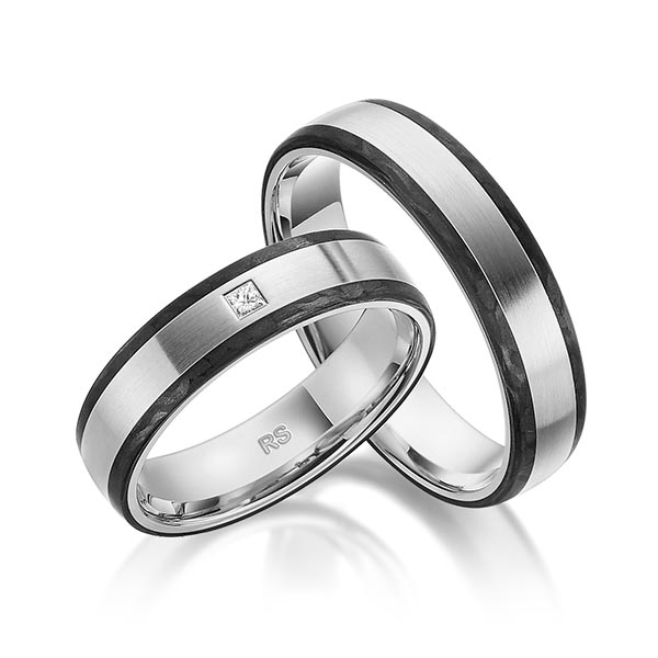 Set Carbon trouwringen in grijsgoud 14 kt. met in totaal 0,03 ct. Princess-Diamant tw/si van acredo