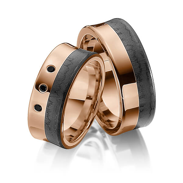 Set Carbon trouwringen in roodgoud 14 kt. roodgoud 14 kt. met Carbon indentation met in totaal 0,03 ct. Briljant Zwart van Eternal Touch