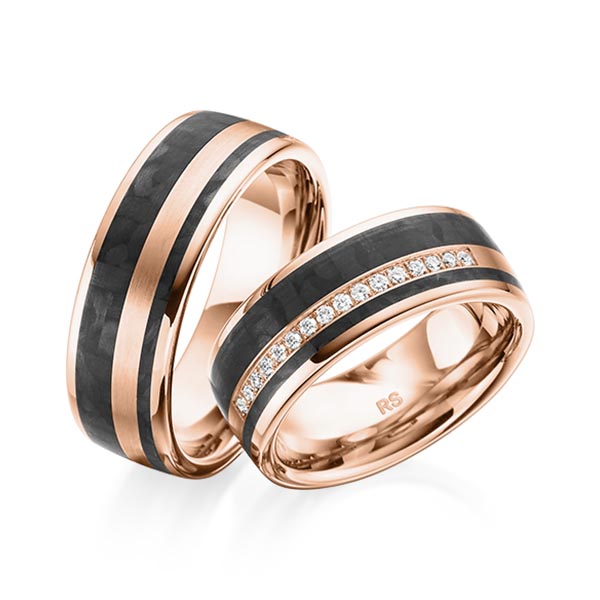 Set Carbon trouwringen in roodgoud 14 kt. roodgoud 14 kt. met Carbon indentation met in totaal 0,16 ct. Briljant tw/si van acredo