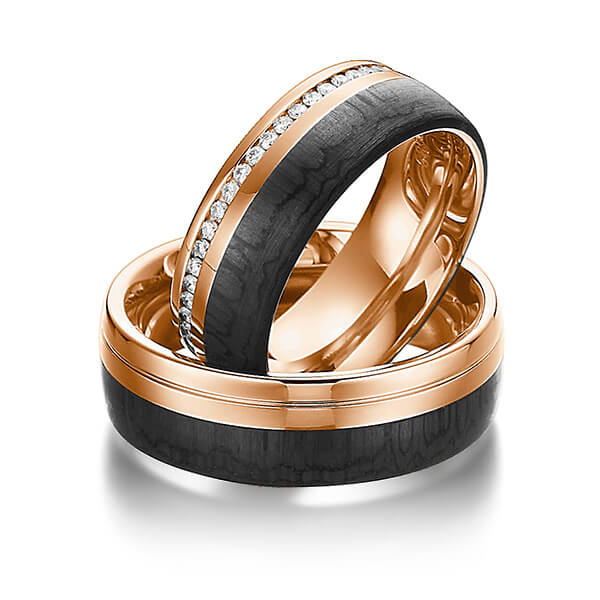 Set Carbon trouwringen in roodgoud 14 kt. roodgoud 14 kt. met Carbon indentation met in totaal 0,4 ct. Briljant tw/si van Eternal Touch