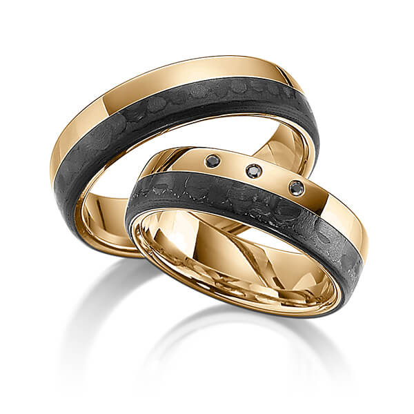 Set Carbon trouwringen in roségoud 18 kt. roségoud 18 kt. met Carbon indentation met in totaal 0,03 ct. Briljant Zwart van Eternal Touch - Y-1323-4 Set Carbon trouwringen in roségoud 18 kt. roségoud 18 kt. met Carbon indentation met in totaal 0,03 ct. Briljant Zwart van Eternal Touch - Y-1323-4