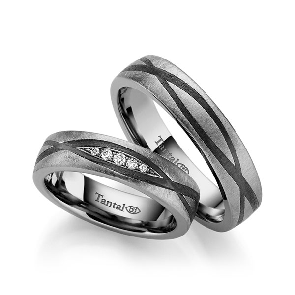 Set Carbon trouwringen in Tantalum met in totaal 0,07 ct. Briljant tw/si 