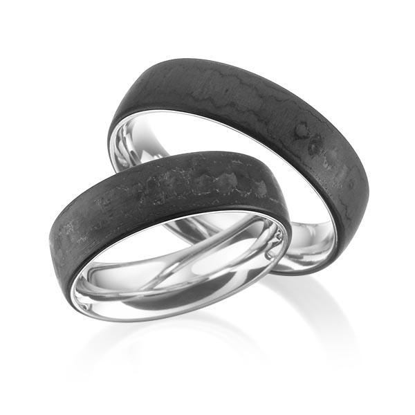 Set Carbon trouwringen in witgoud 14 kt. met Carbon indentation van Eternal Touch - Y-1317-1 Set Carbon trouwringen in witgoud 14 kt. met Carbon indentation van Eternal Touch - Y-1317-1
