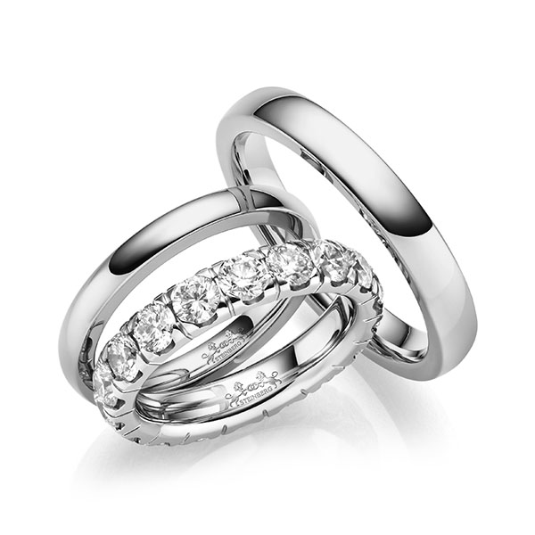 Set in 600 Platinahoudend metaal (60%) met in totaal 2,55 ct. Briljant tw/si van Steinberg