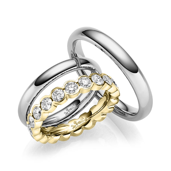 Set in 600 Platinahoudend metaal (60%) met in totaal 2 ct. Briljant tw/si van Steinberg