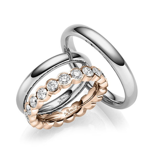 Set in 600 Platinahoudend metaal (60%) met in totaal 2 ct. Briljant tw/si van Steinberg