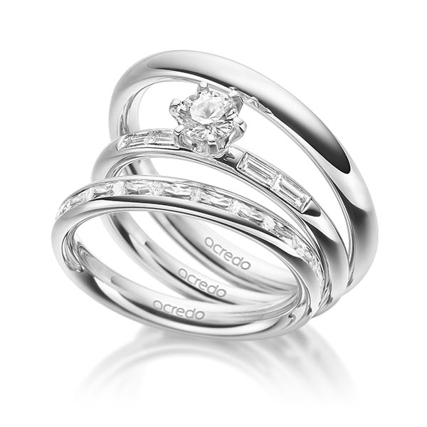 Set in buiten witgoud 14 kt. , binnen witgoud 14 kt. half gezet met 0,5 ct. + in totaal 0,75 ct. Baguette-Diamant & Briljant tw,vs tw/si van acredo