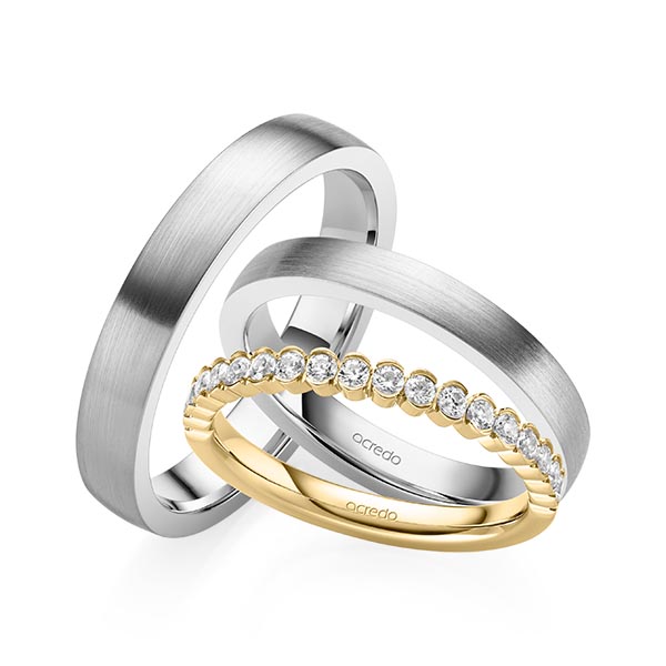 Set in geelgoud 14 kt. half gezet met in totaal 0,38 ct. Briljant tw/si van acredo