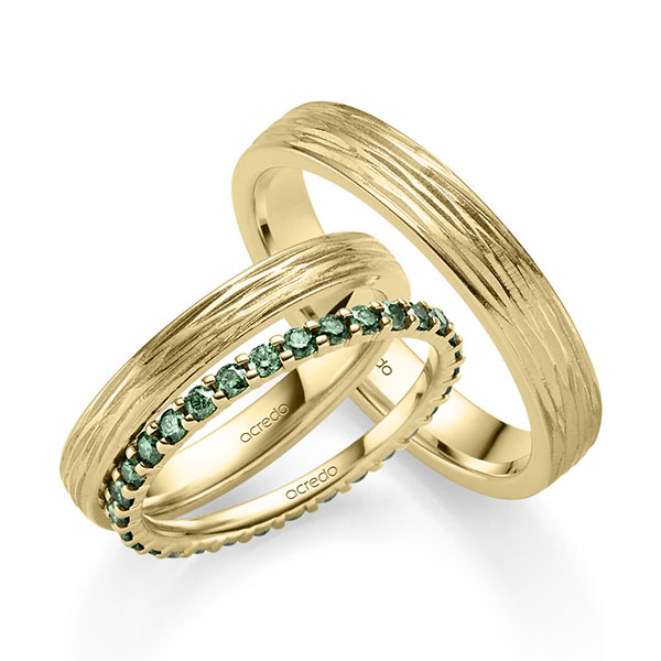 Set in geelgoud 14 kt. volledig gezet met in totaal 0,62 ct. Briljant van acredo