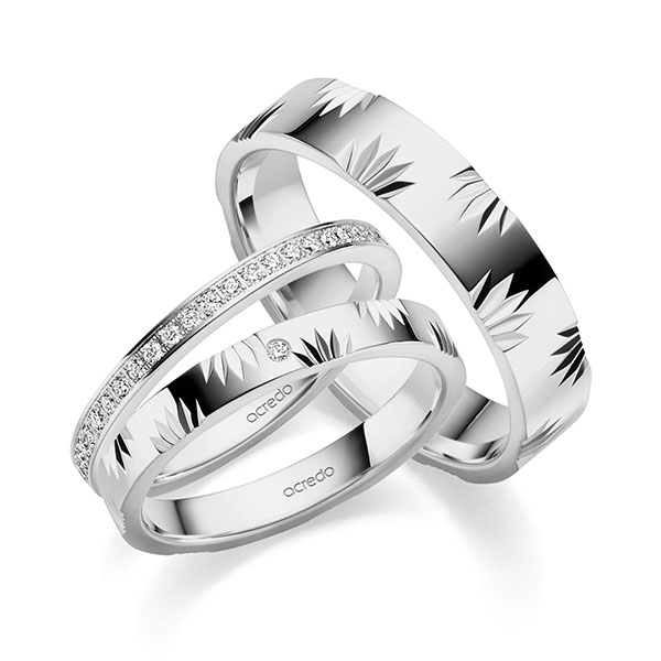 Set in grijsgoud 14 kt. half gezet met in totaal 0,192 ct. Briljant tw/si van acredo