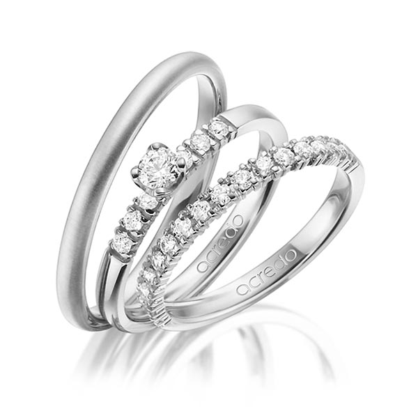 Set in grijsgoud 14 kt. half gezet met in totaal 0,59 ct. Briljant & Briljanten tw/si van acredo