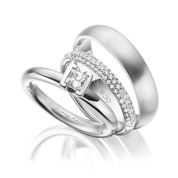 Set in grijsgoud 14 kt. met 0,4 ct. + in totaal 0,38 ct. Princess-Diamant & Briljant tw,vs tw/si van acredo
