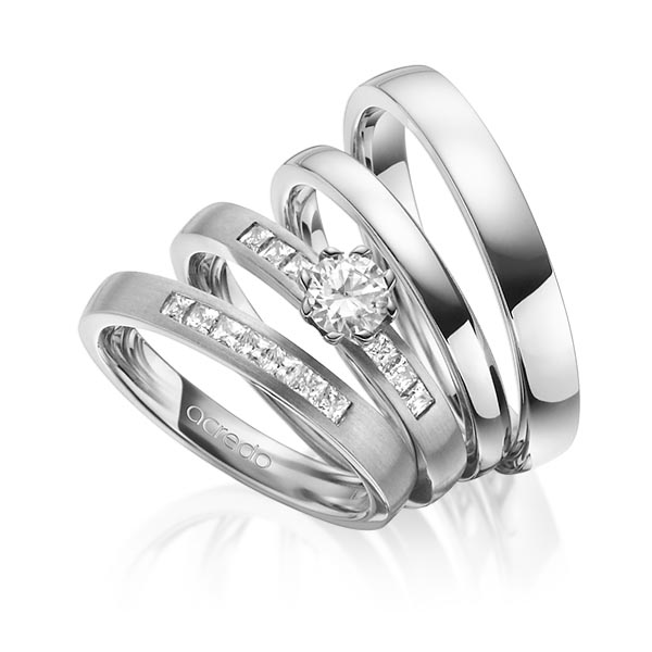 Set in grijsgoud 14 kt. met 0,4 ct. + in totaal 0,39 ct. Princess-Diamant & Briljant tw/si tw,vs van acredo