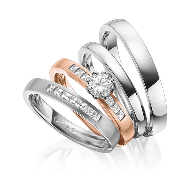 Set in grijsgoud 14 kt. met 0,4 ct. + in totaal 0,39 ct. Princess-Diamant & Briljant tw/si tw,vs van acredo