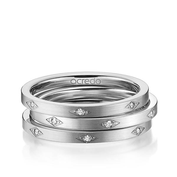 Set in grijsgoud 14 kt. met in totaal 0,105 ct. Briljant tw/si van acredo