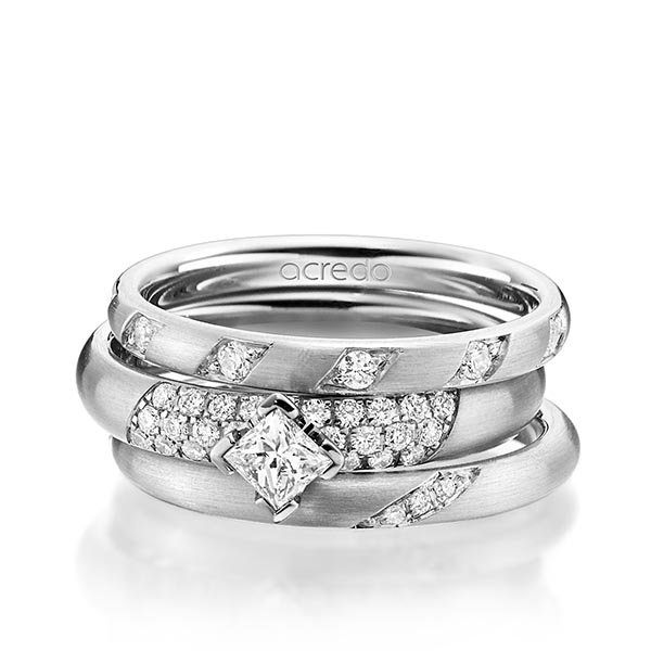 Set in grijsgoud 14 kt. met in totaal 0,755 ct. Briljant & Princess-Diamant tw/si van acredo