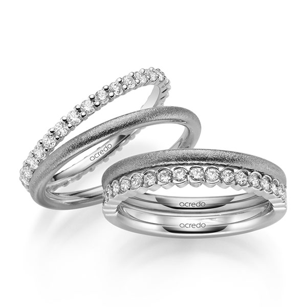 Set in grijsgoud 14 kt. met in totaal 1 ct. Briljant tw/si van acredo