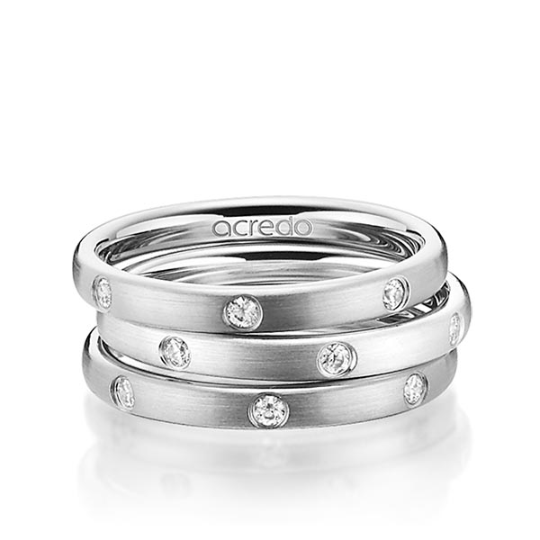 Set in grijsgoud 18 kt. met in totaal 0,42 ct. Briljant tw/si van acredo